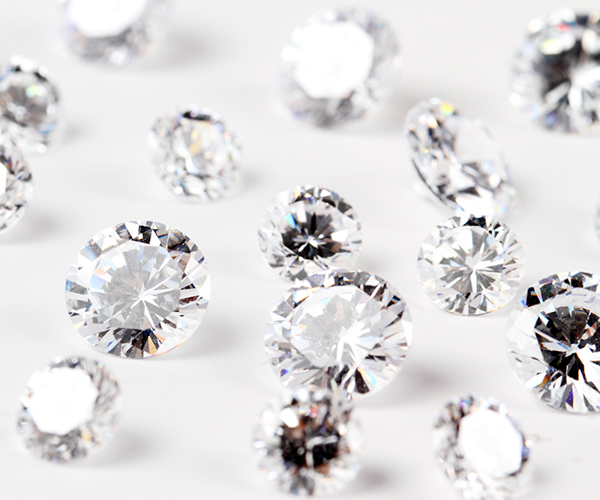 様々なサイズのダイヤモンド